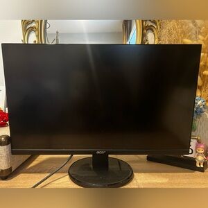 Acer Sleek Black Display